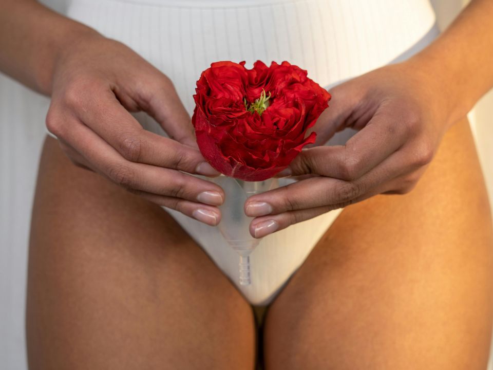 Comprendiendo la diferencia entre periodo menstrual y sangrado de implantación