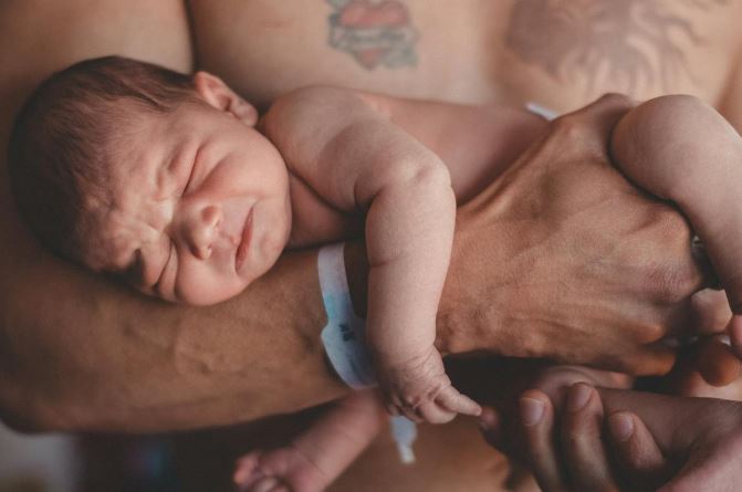 Bebé nacido en tratamientos de fertilidad