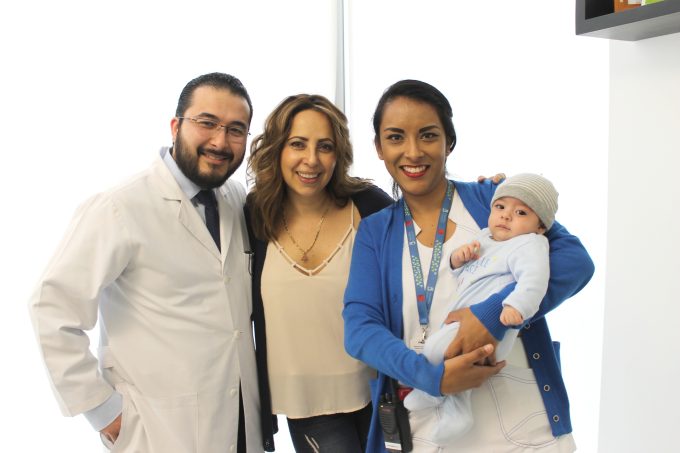 Ingenes Aguascalientes fertility clinic mother and child with doctor and nurse