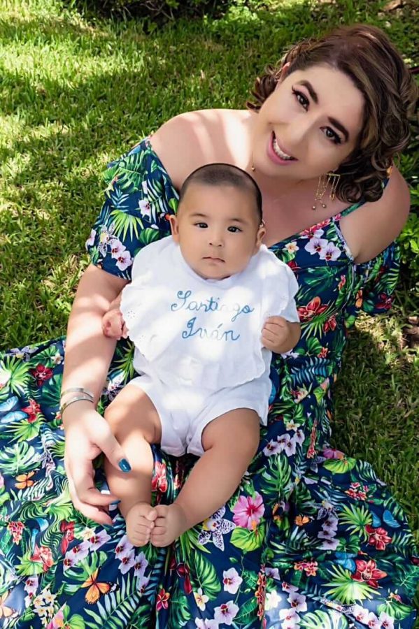 Beatriz y Santiago en su jardín – Familia Ingenes