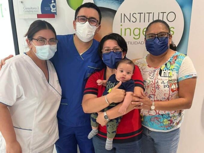 Equipo en Ingenes Mérida con familia que realizó el Método ROPA