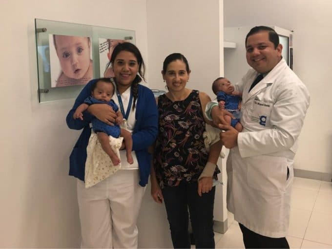 Equipo Ingenes conociendo a 2 estrellitas que ayudaron a nacer