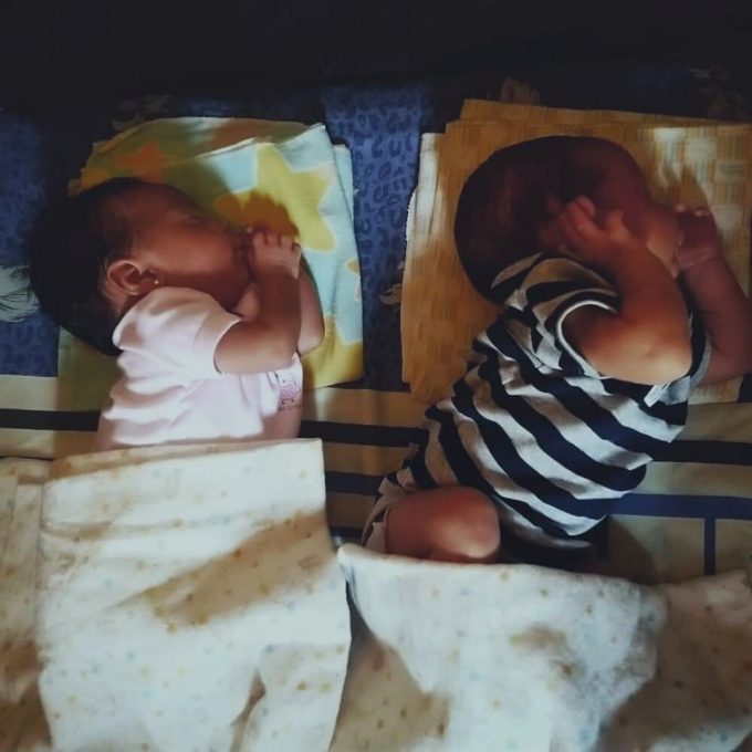 in-vitro-fertilization-testimonies-twins-sleeping