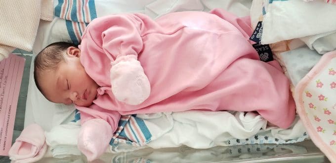 Isabela, hija de Lorena a días de nacer
