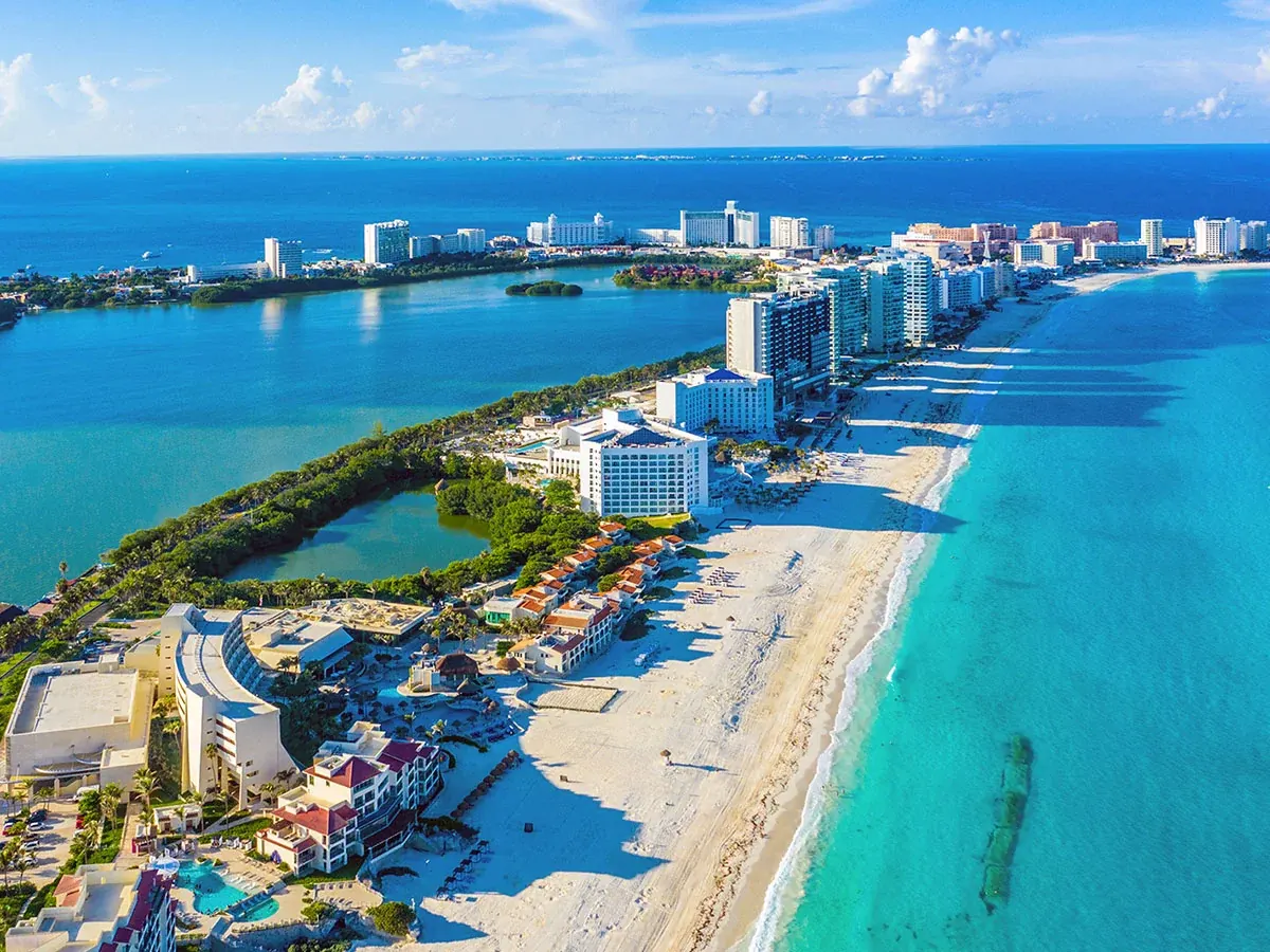 Fachada de Ingenes Cancún