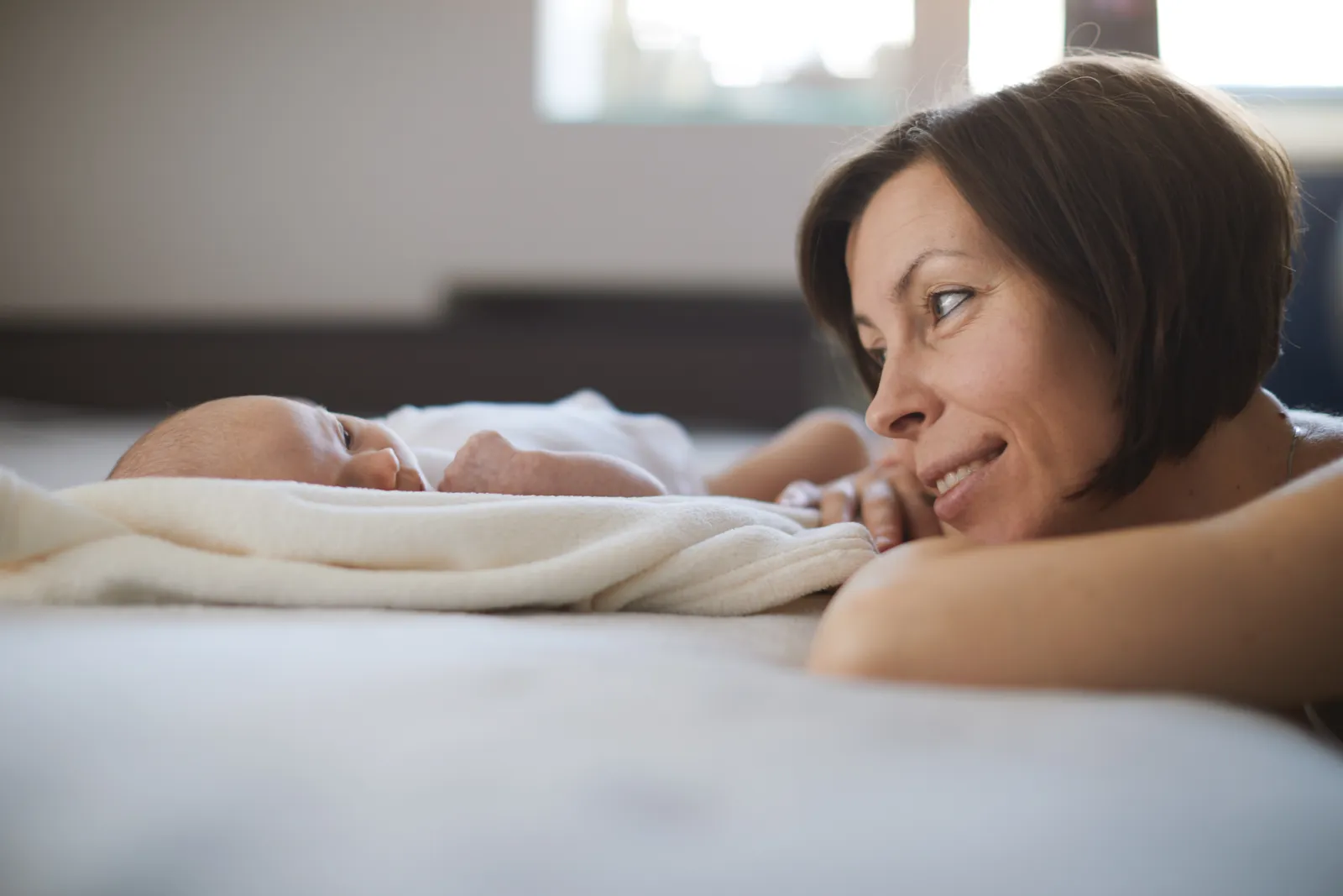 Mujer en consulta con su especialista en fertilidad de Ingenes