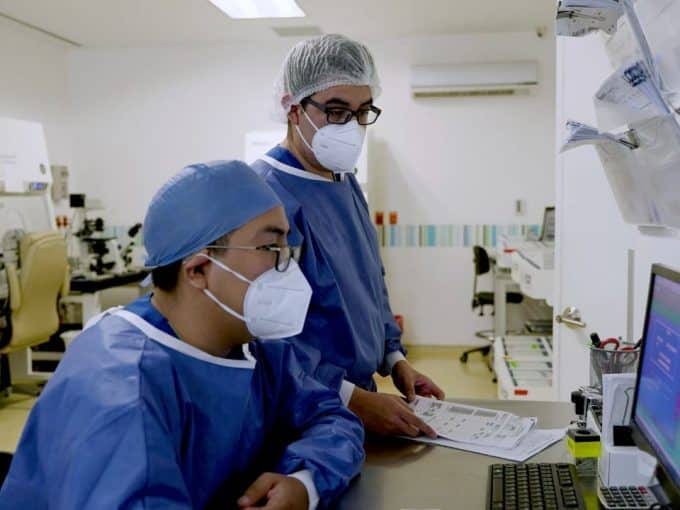 Revisión y reporte de control de calidad en el laboratorio de Ingenes