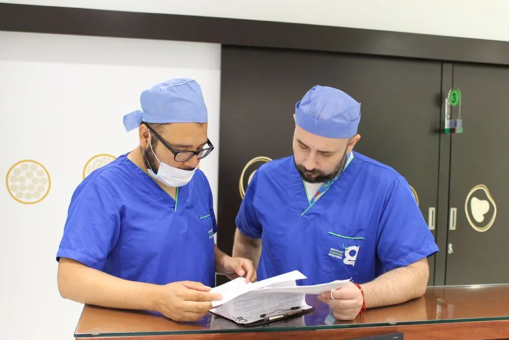 Couple reviewing the personalized treatment plan with their specialist after the diagnosis