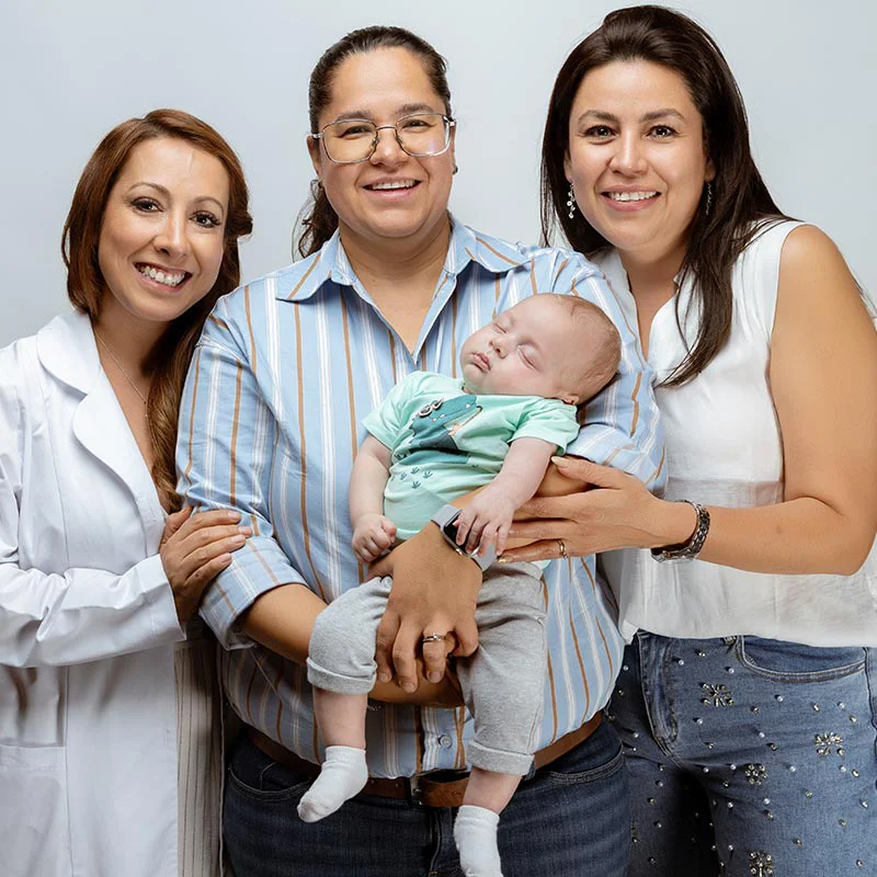 Susana y Ericka, pareja Ingenes, con su bebé